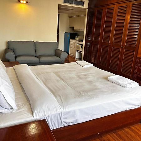 Affordable Serviced Apartments In Nana Omni Tower - Prime Sukhumvit Location 방콕 외부 사진