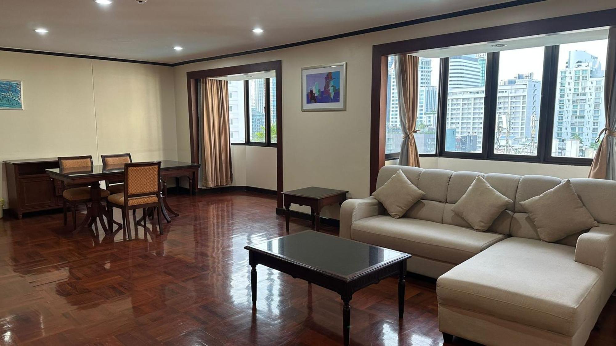 Affordable Serviced Apartments In Nana Omni Tower - Prime Sukhumvit Location 방콕 외부 사진