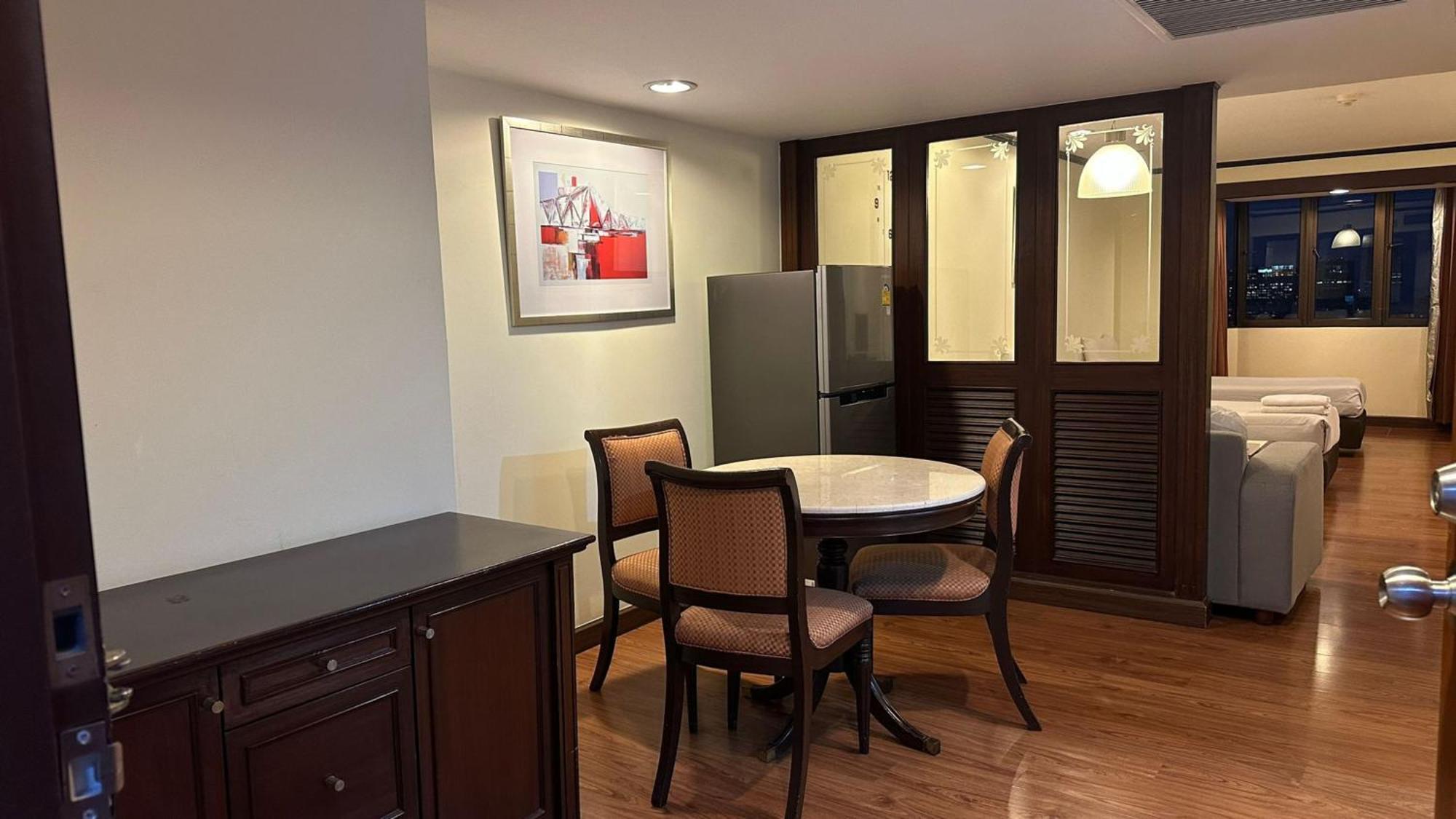 Affordable Serviced Apartments In Nana Omni Tower - Prime Sukhumvit Location 방콕 외부 사진