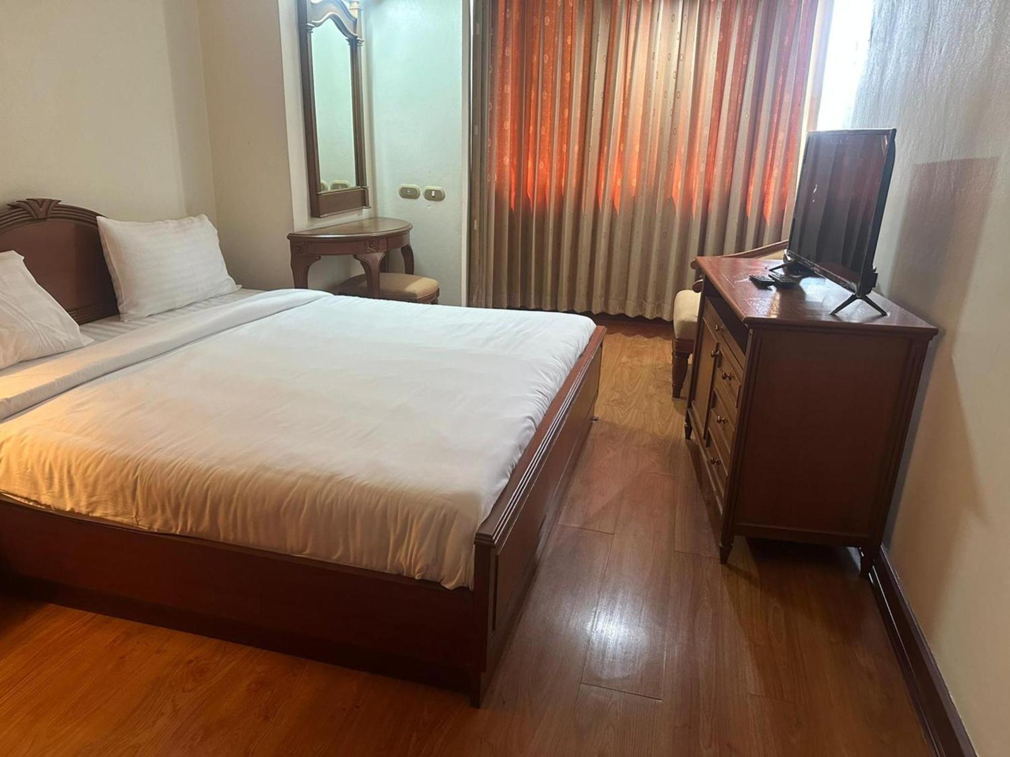 Affordable Serviced Apartments In Nana Omni Tower - Prime Sukhumvit Location 방콕 외부 사진