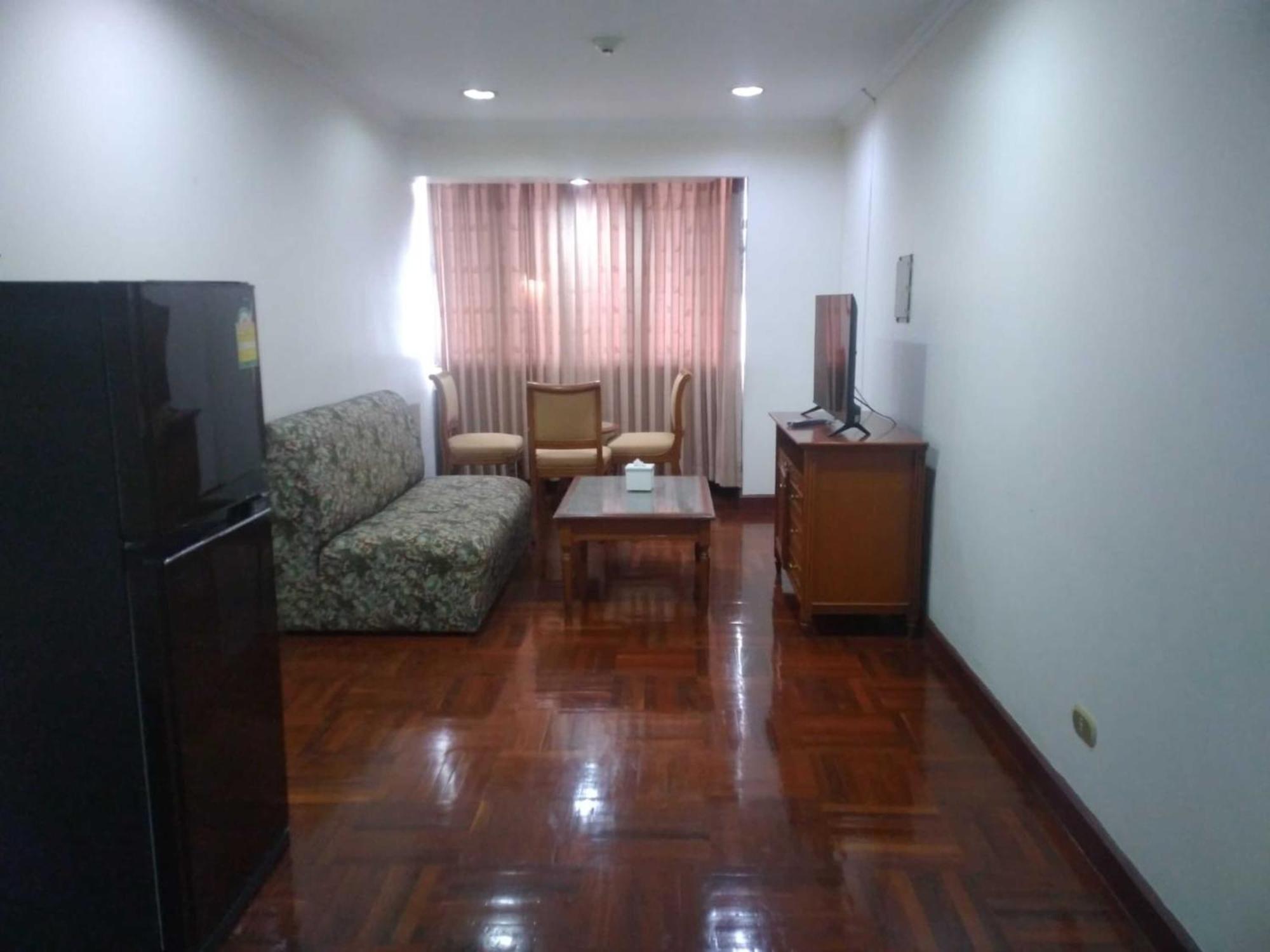 Affordable Serviced Apartments In Nana Omni Tower - Prime Sukhumvit Location 방콕 외부 사진