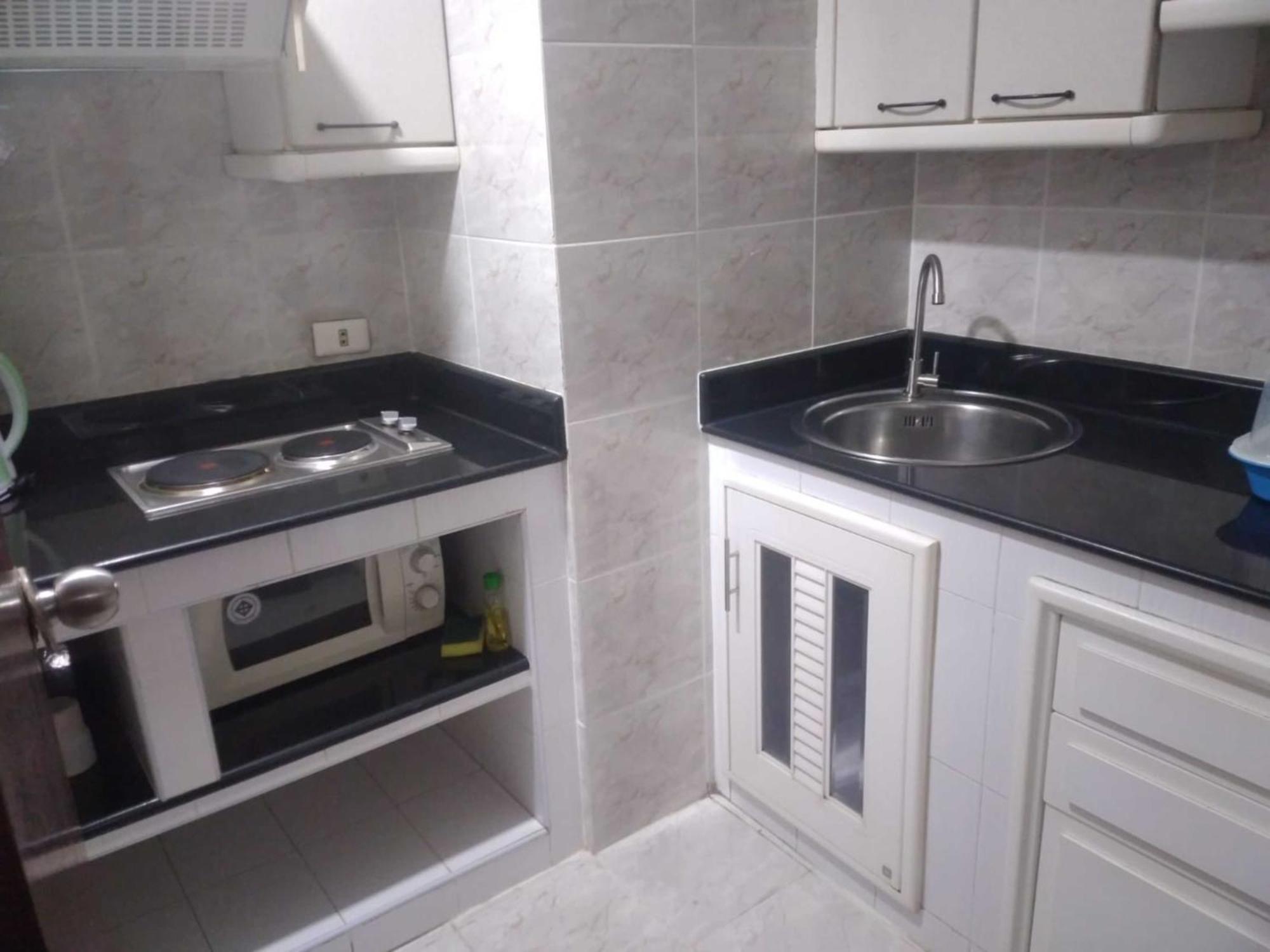 Affordable Serviced Apartments In Nana Omni Tower - Prime Sukhumvit Location 방콕 외부 사진