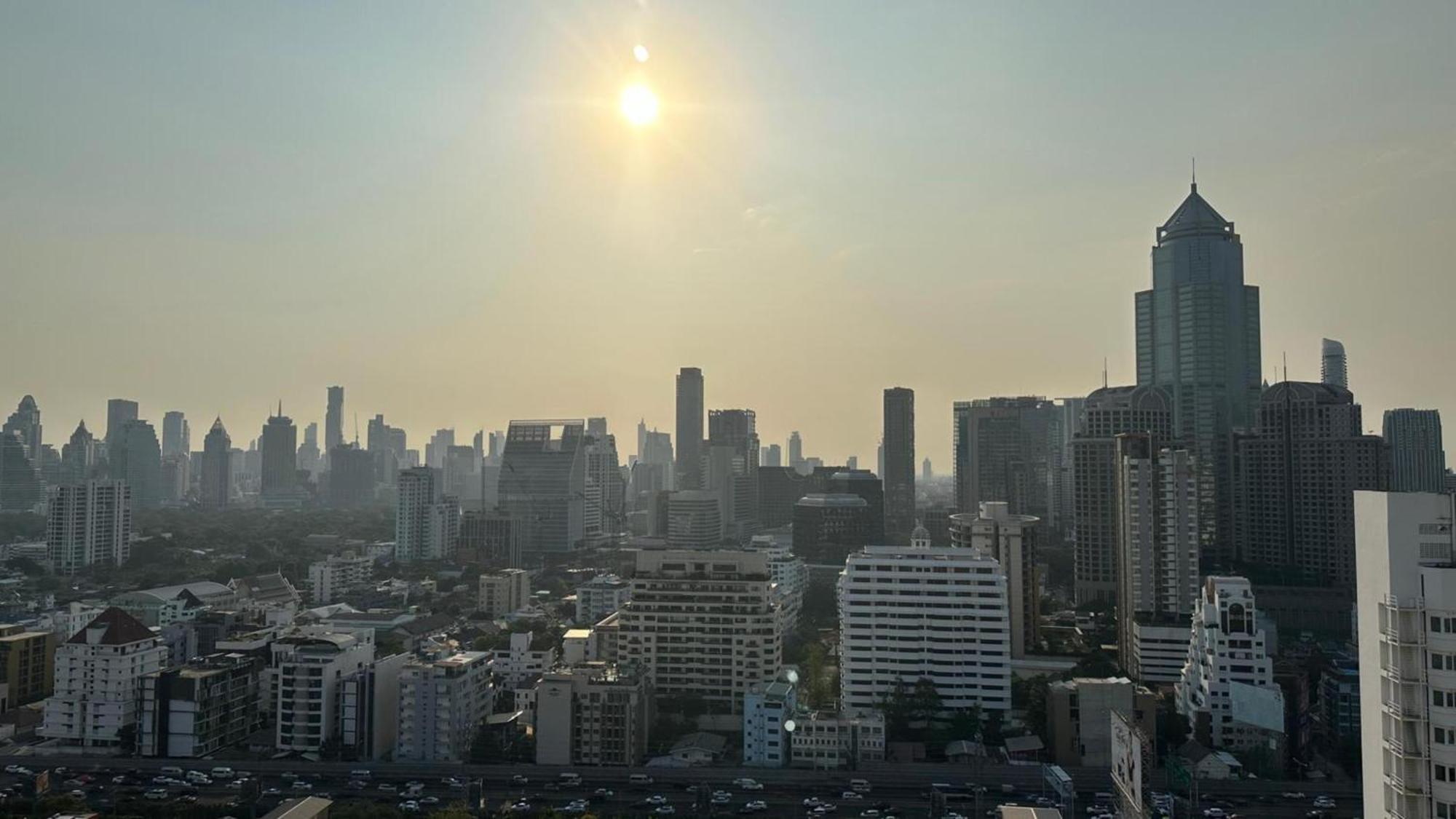 Affordable Serviced Apartments In Nana Omni Tower - Prime Sukhumvit Location 방콕 외부 사진