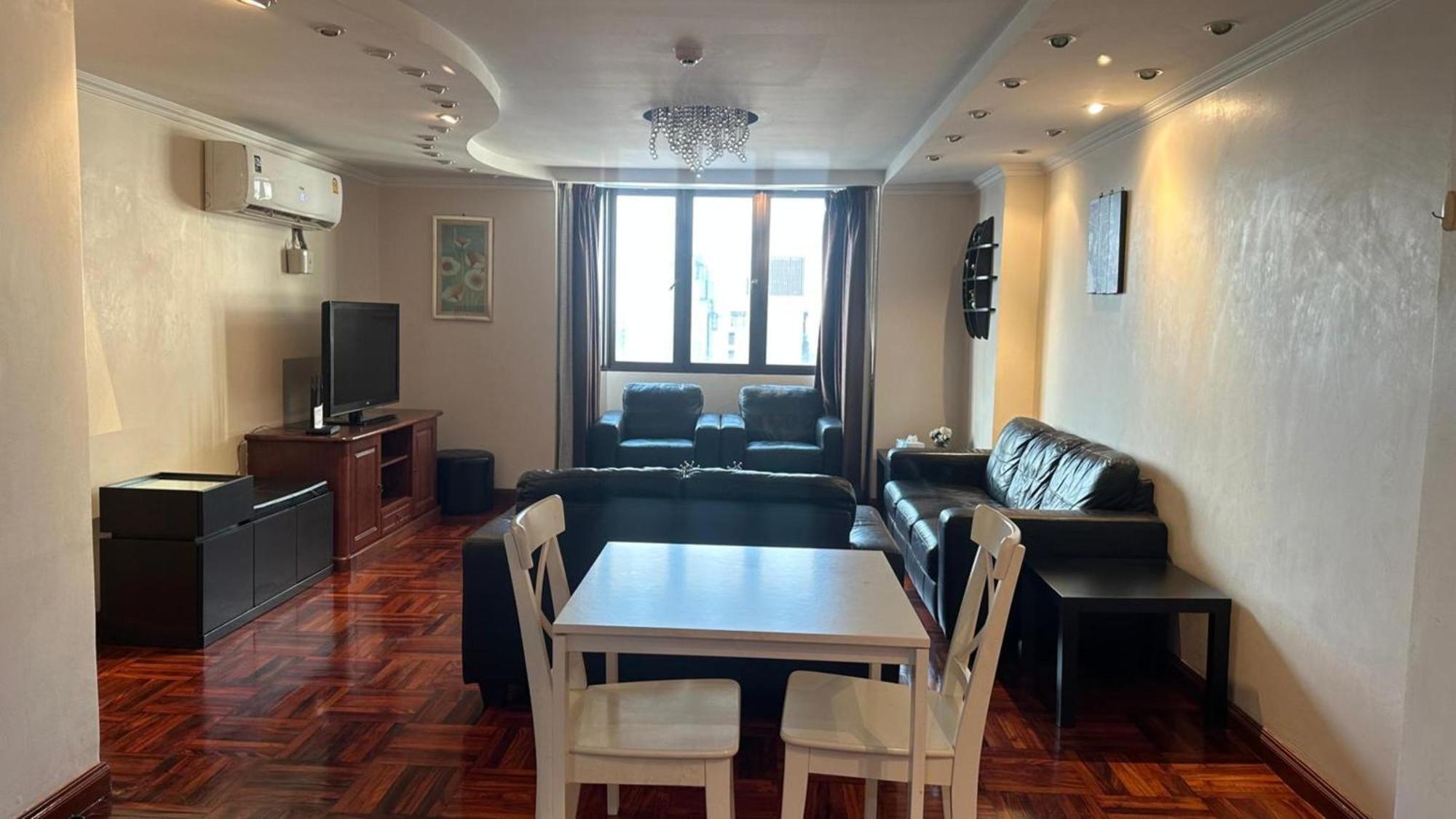 Affordable Serviced Apartments In Nana Omni Tower - Prime Sukhumvit Location 방콕 외부 사진