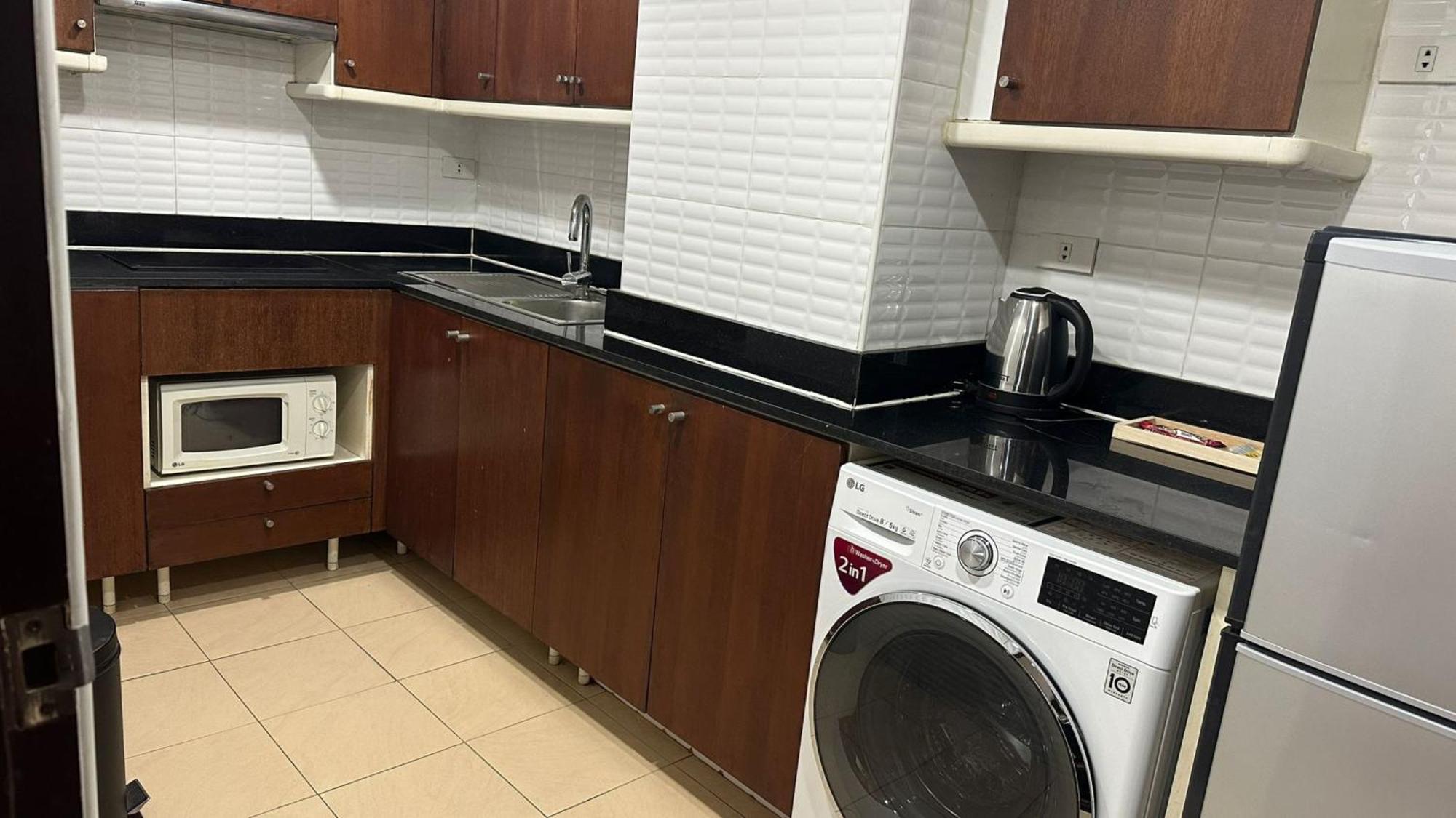 Affordable Serviced Apartments In Nana Omni Tower - Prime Sukhumvit Location 방콕 외부 사진