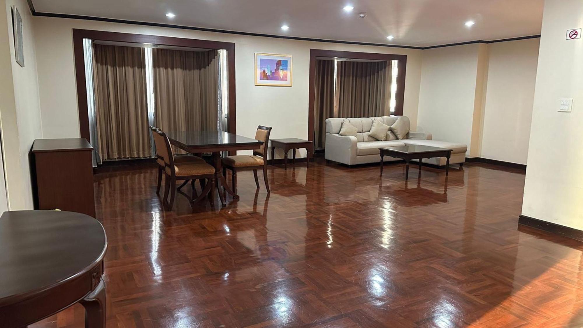 Affordable Serviced Apartments In Nana Omni Tower - Prime Sukhumvit Location 방콕 외부 사진