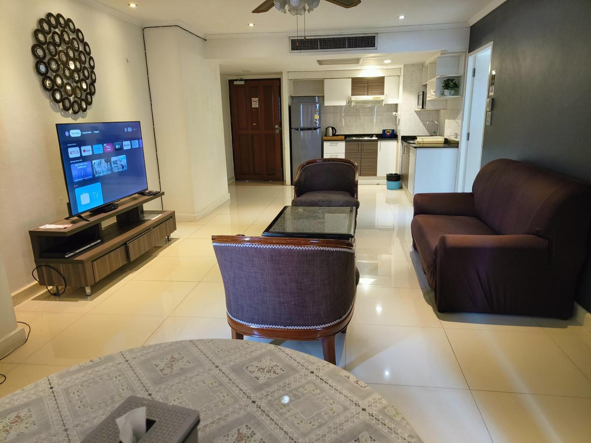 Affordable Serviced Apartments In Nana Omni Tower - Prime Sukhumvit Location 방콕 외부 사진