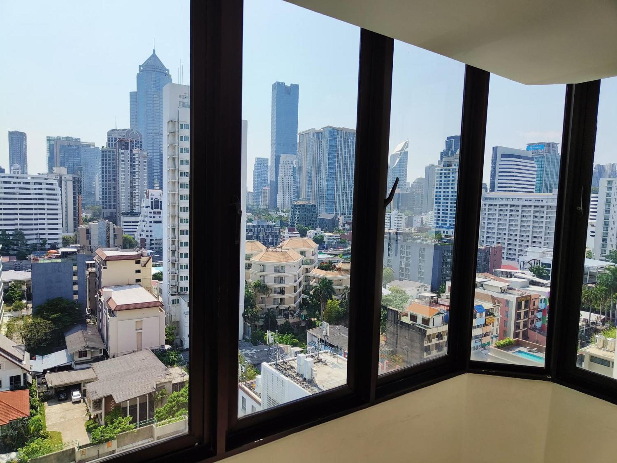 Affordable Serviced Apartments In Nana Omni Tower - Prime Sukhumvit Location 방콕 외부 사진