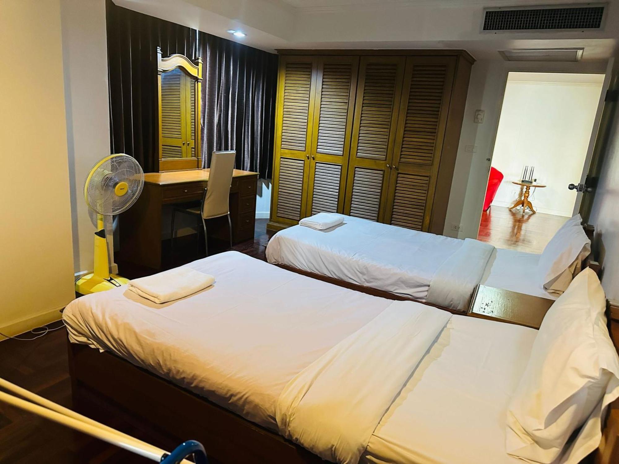 Affordable Serviced Apartments In Nana Omni Tower - Prime Sukhumvit Location 방콕 외부 사진