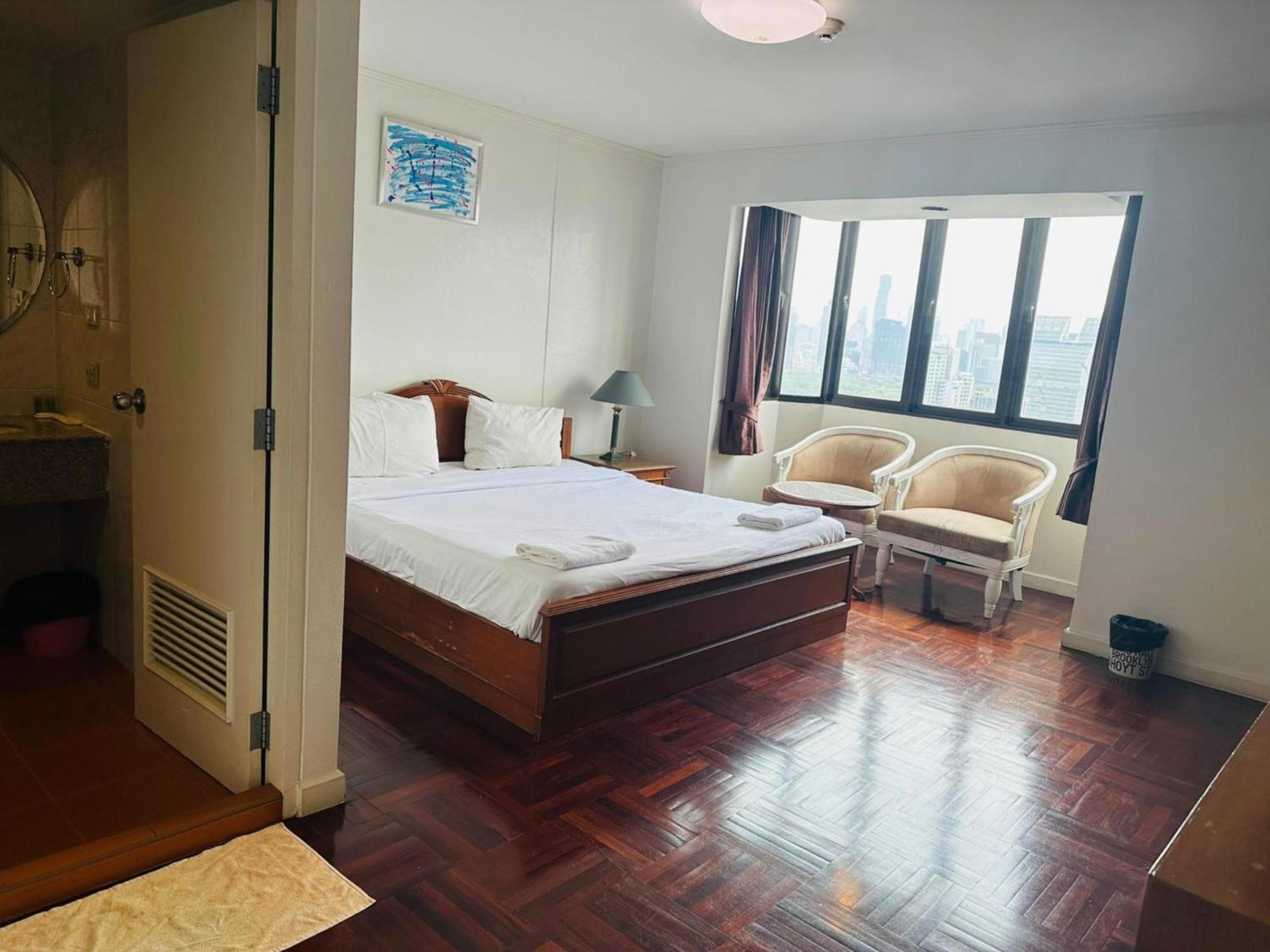 Affordable Serviced Apartments In Nana Omni Tower - Prime Sukhumvit Location 방콕 외부 사진