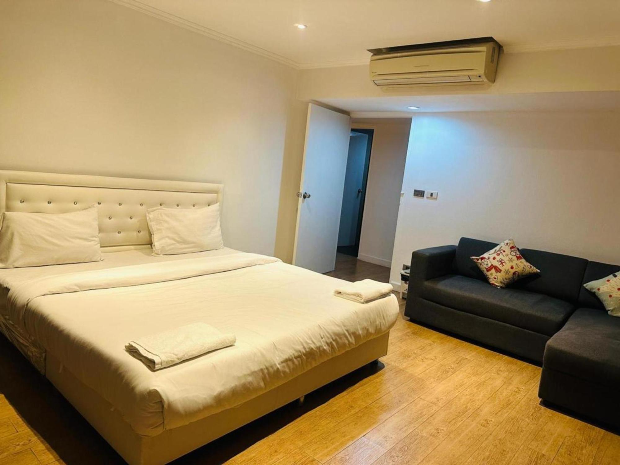 Affordable Serviced Apartments In Nana Omni Tower - Prime Sukhumvit Location 방콕 외부 사진