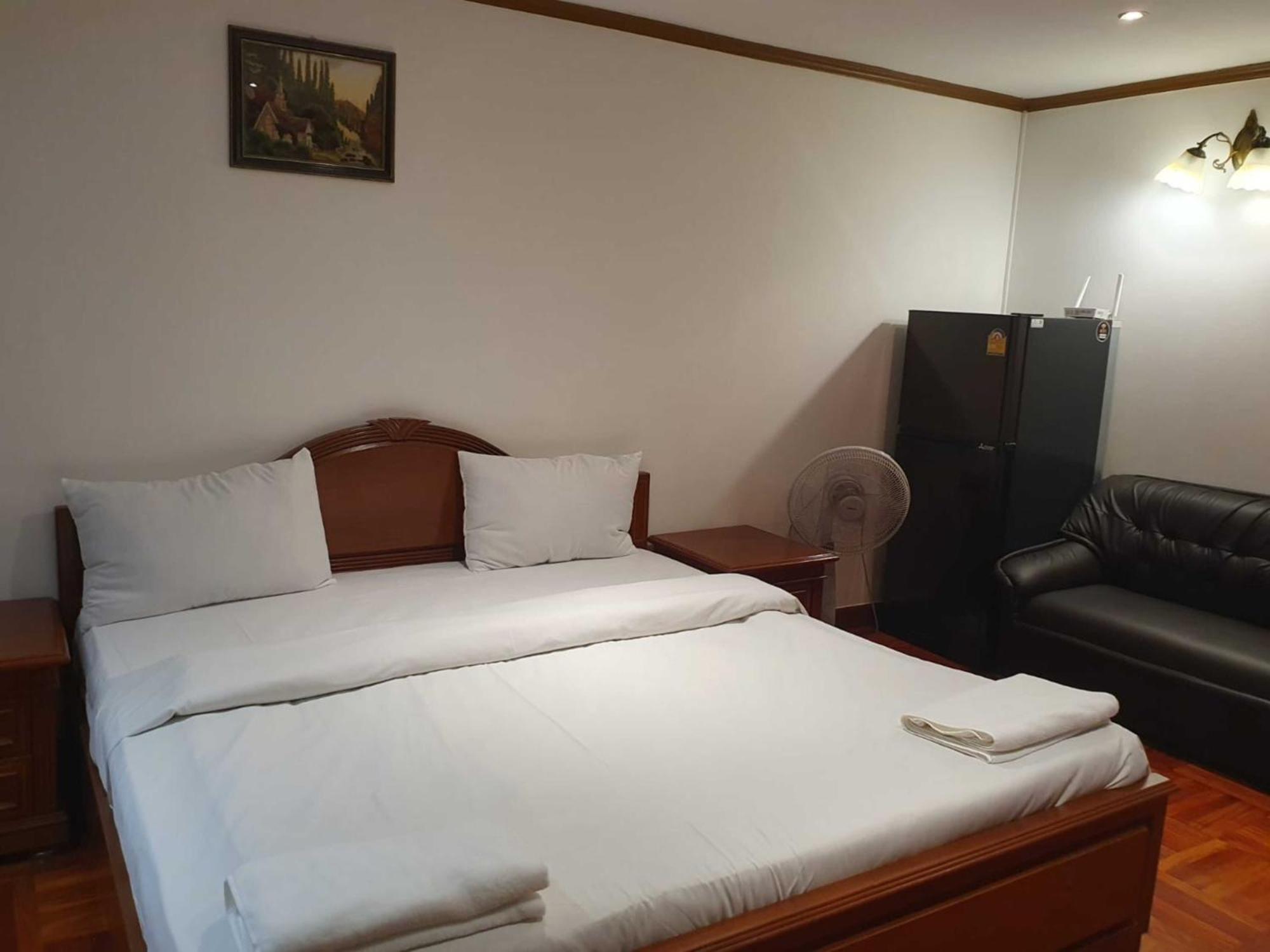 Affordable Serviced Apartments In Nana Omni Tower - Prime Sukhumvit Location 방콕 외부 사진