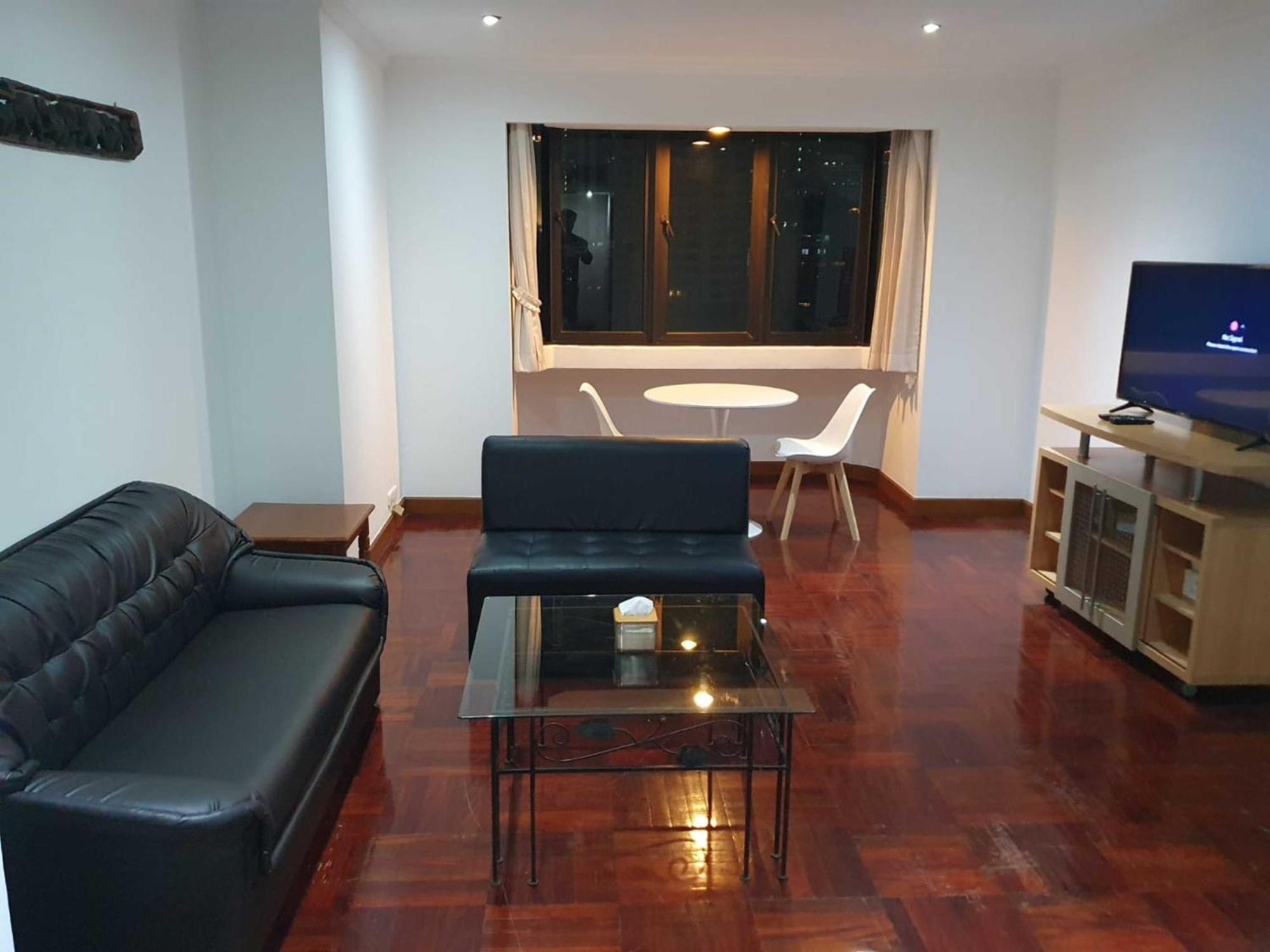 Affordable Serviced Apartments In Nana Omni Tower - Prime Sukhumvit Location 방콕 외부 사진